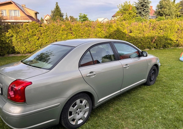 Toyota Avensis cena 5900 przebieg: 200000, rok produkcji 2004 z Rzeszów małe 46